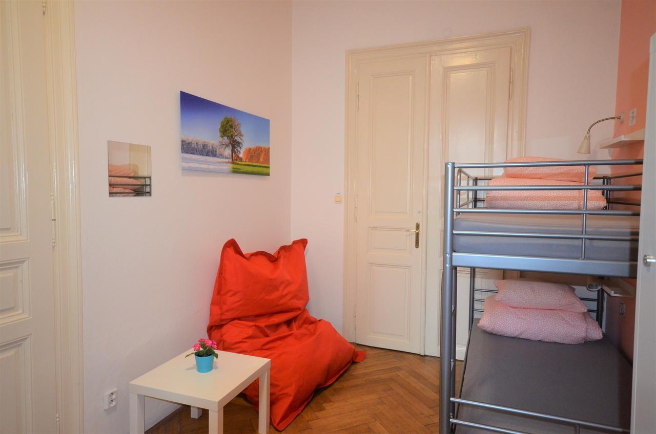 Bed 6-Bed Mixed Dormitory Room